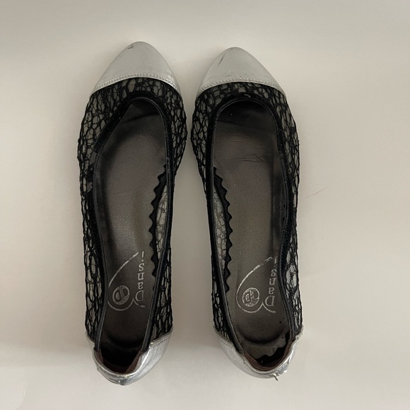 Flats - Picture 2 of 4